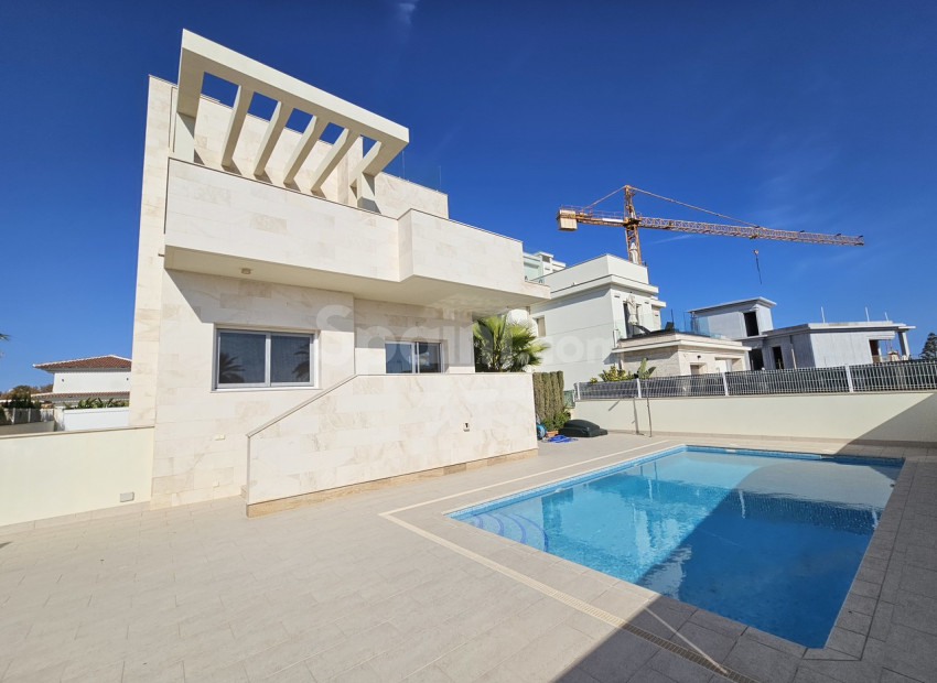 Resale - Villa -
La Zenia