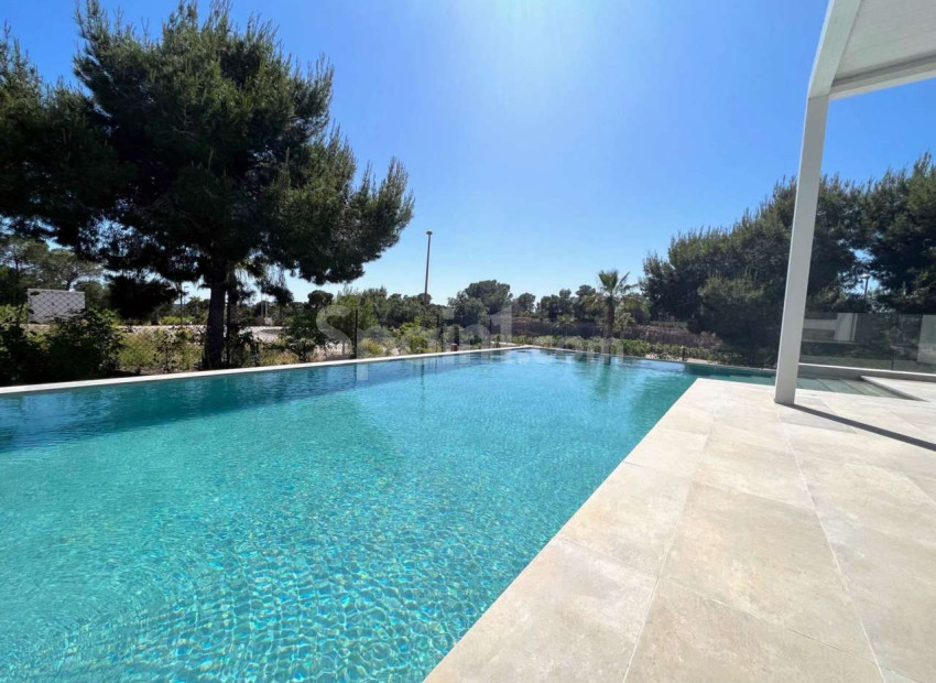 Resale - Villa -
Las Colinas Golf Resort