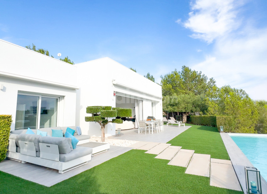 Resale - Villa -
Las Colinas Golf Resort