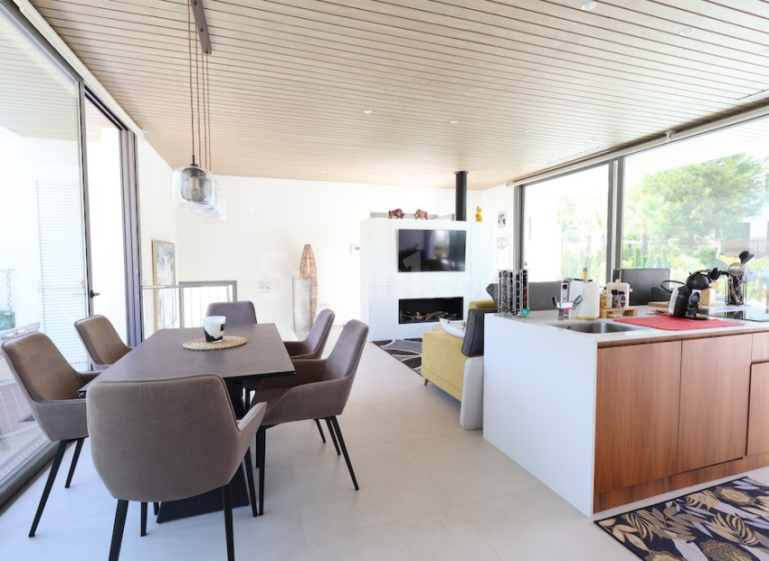 Resale - Villa -
Las Colinas - Las Colinas Golf