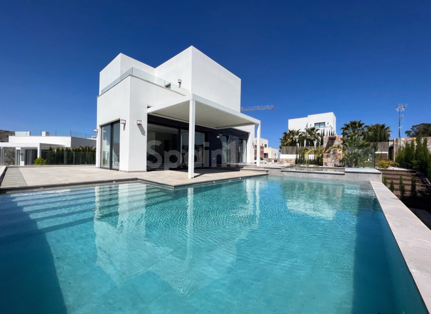 Resale - Villa -
Las Colinas