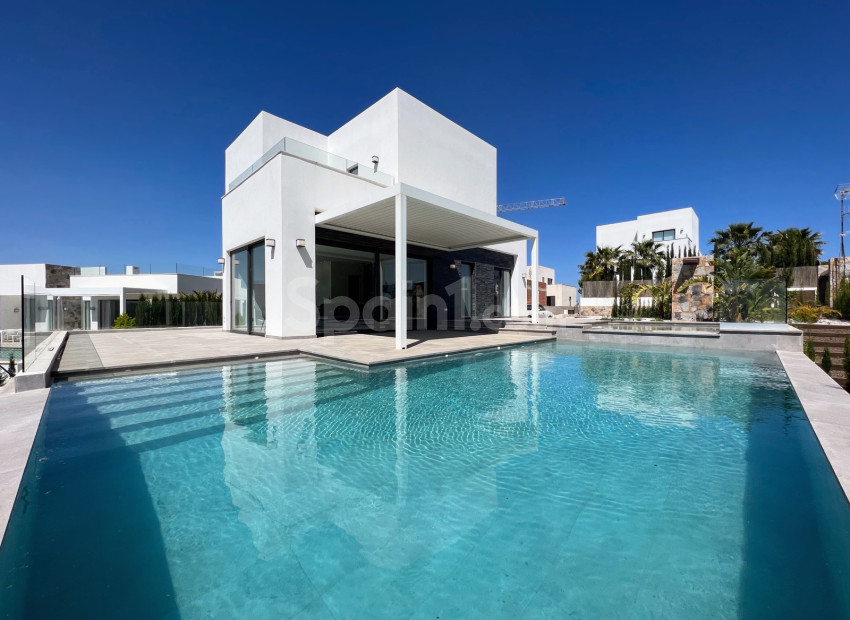 Resale - Villa -
Las Colinas