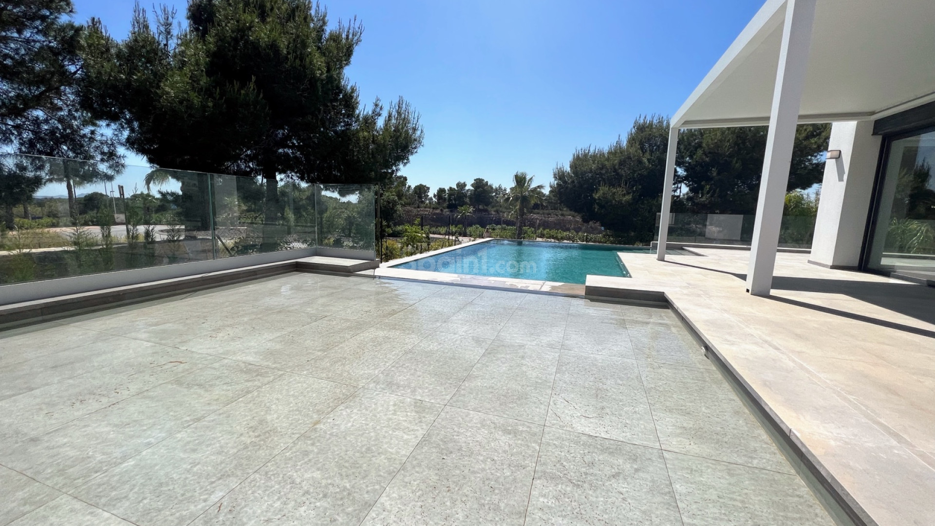 Resale - Villa -
Las Colinas