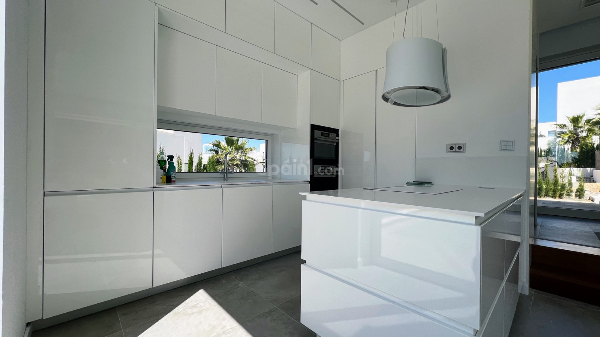 Resale - Villa -
Las Colinas