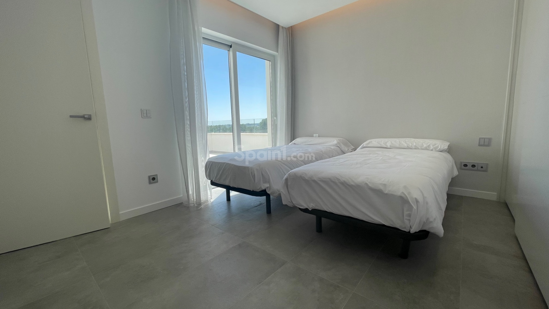Resale - Villa -
Las Colinas