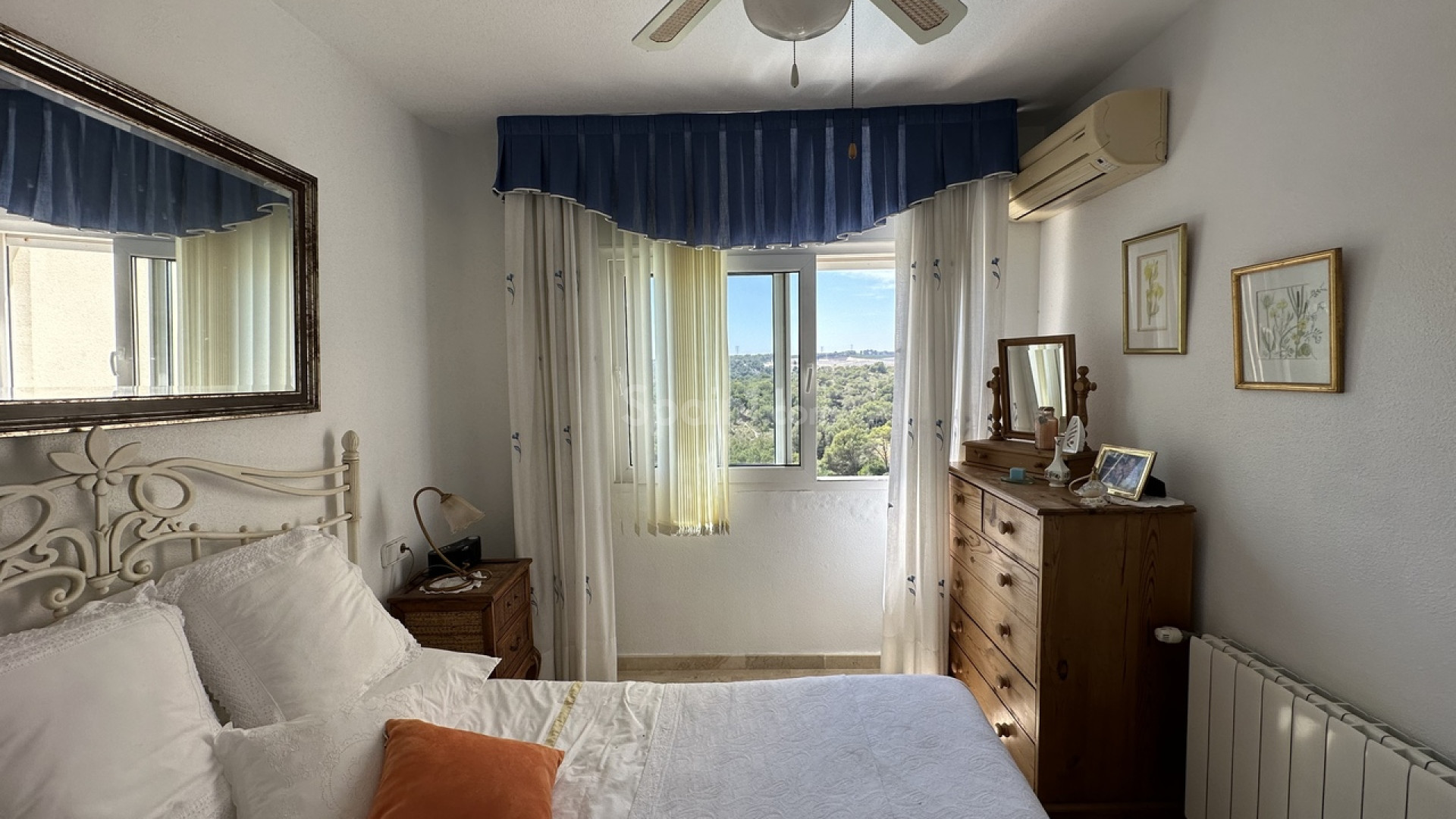 Resale - Villa -
Las Ramblas
