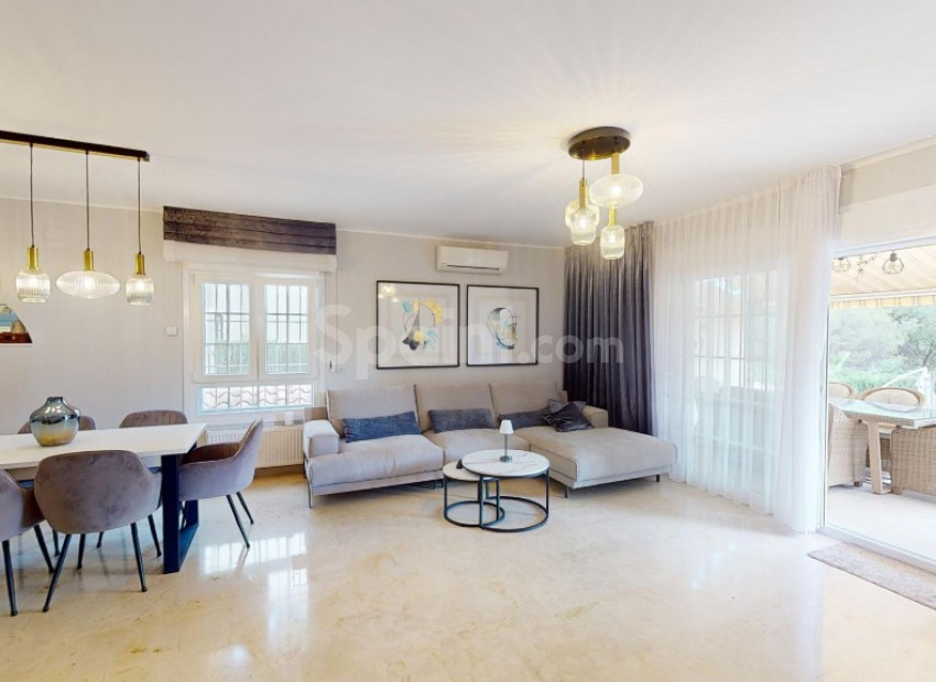 Resale - Villa -
Las Ramblas