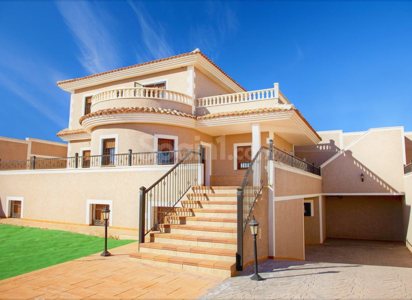 Resale - Villa -
Los Altos