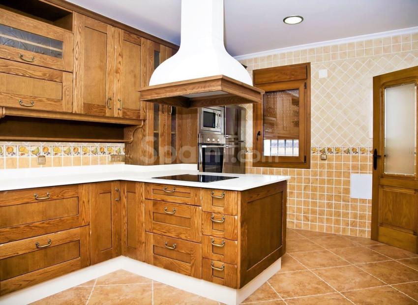 Resale - Villa -
Los Altos