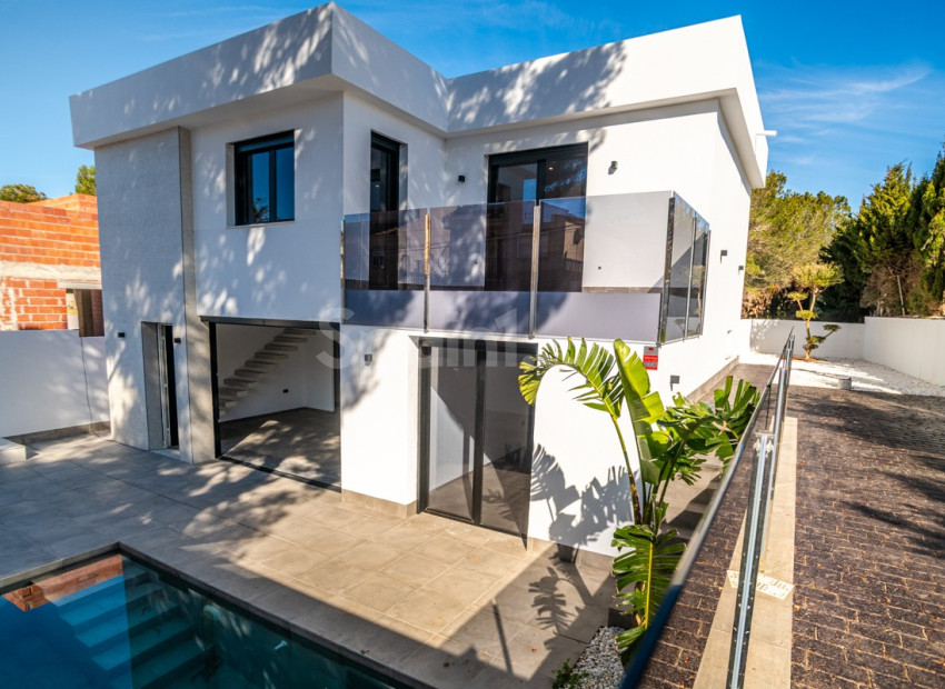 Resale - Villa -
Los Balcones - Los Altos del Edén - Los Altos