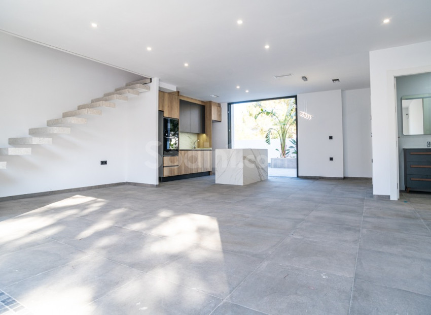 Resale - Villa -
Los Balcones - Los Altos del Edén - Los Altos
