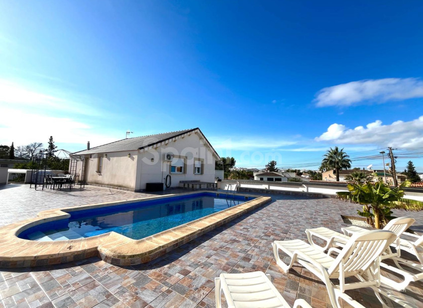 Resale - Villa -
Los Balcones
