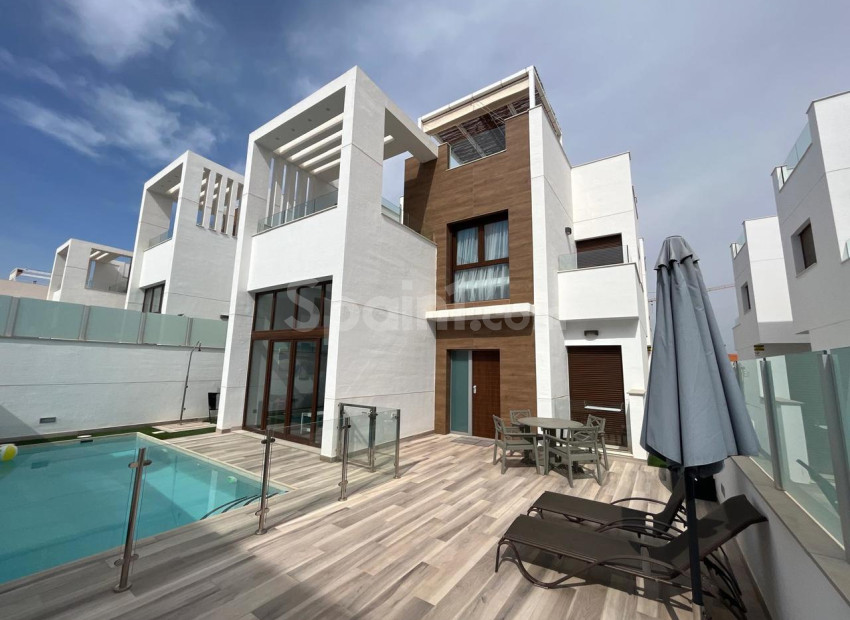 Resale - Villa -
Los Balcones