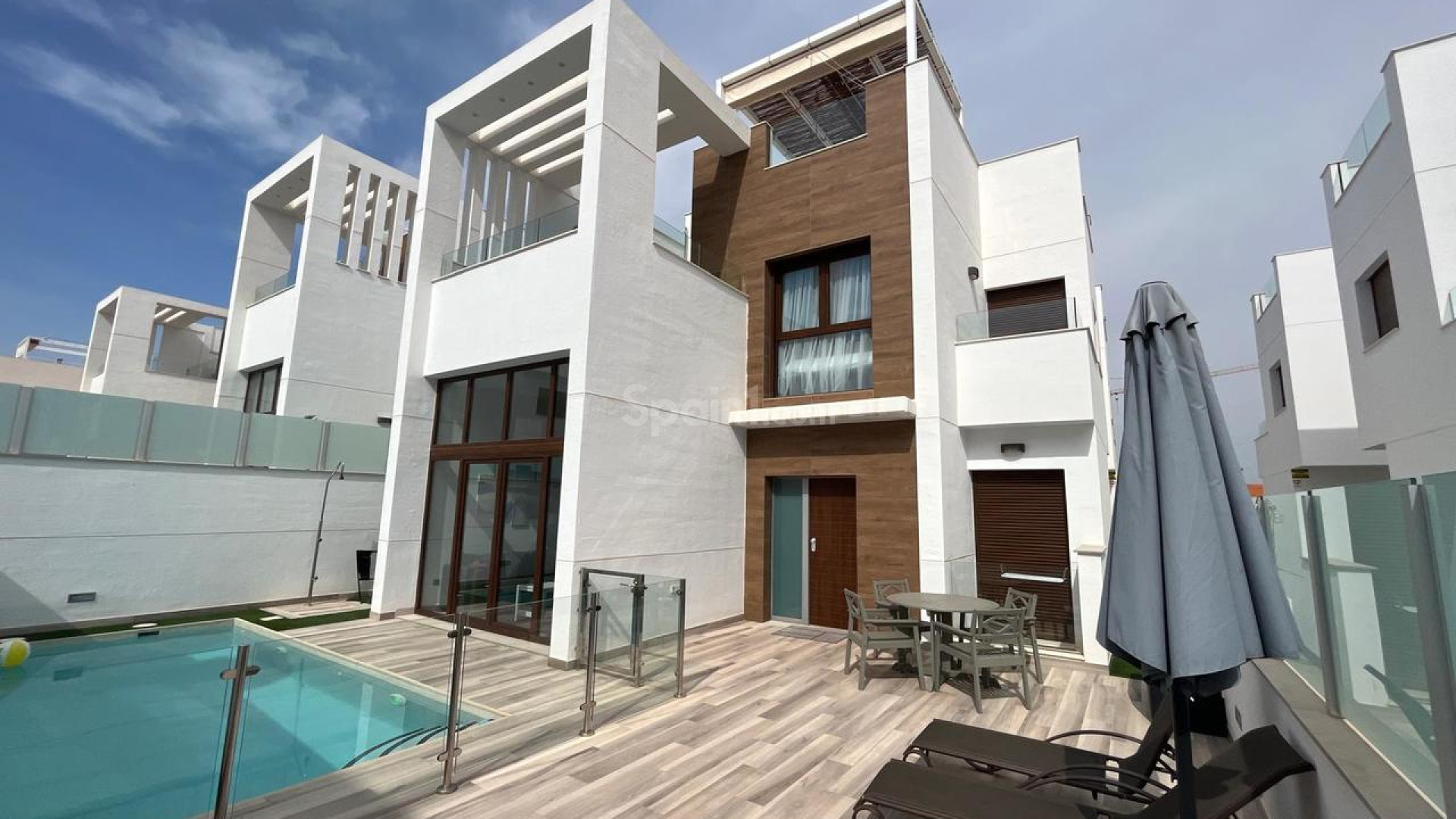 Resale - Villa -
Los Balcones