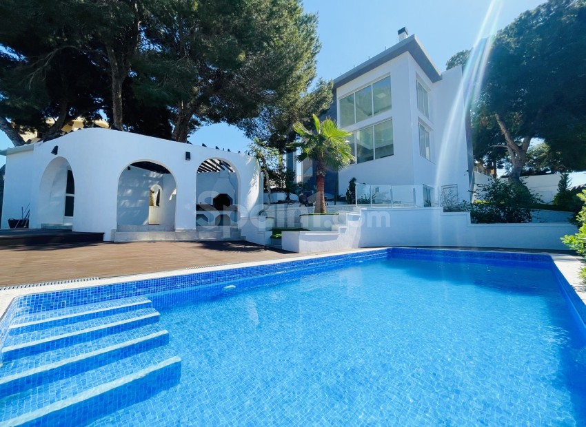 Resale - Villa -
Los Balcones