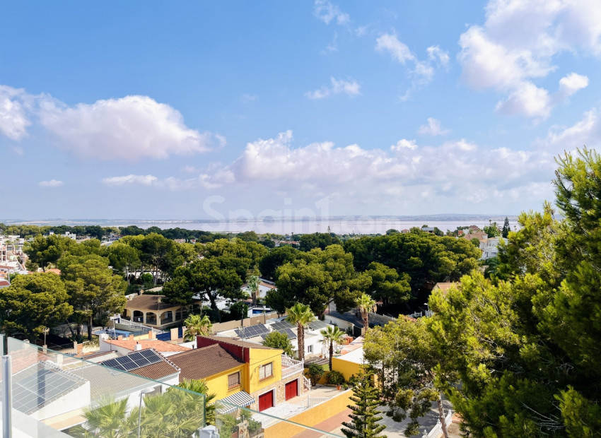 Resale - Villa -
Los Balcones