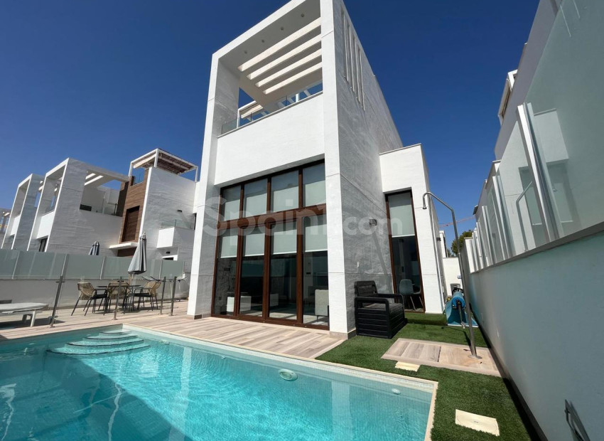 Resale - Villa -
Los Balcones