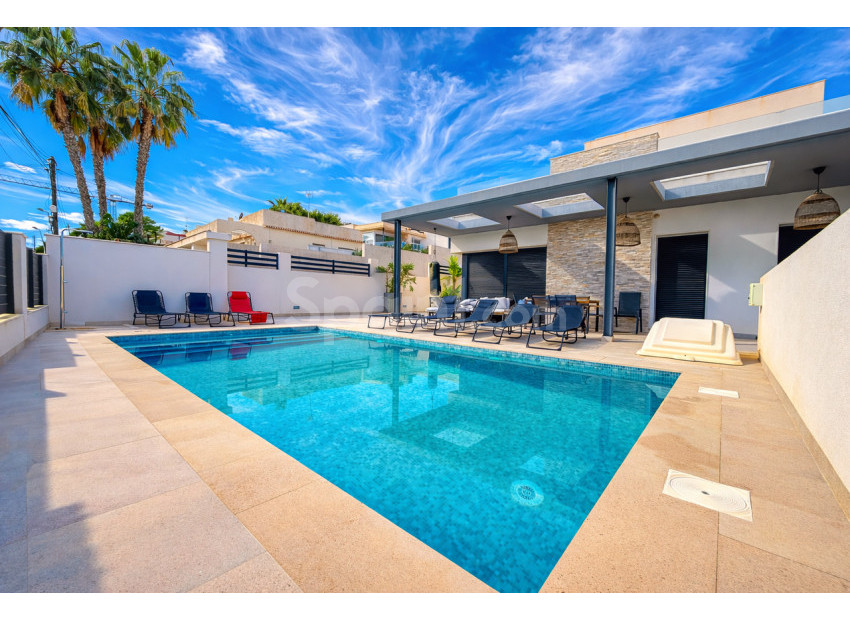 Resale - Villa -
Los Balcones