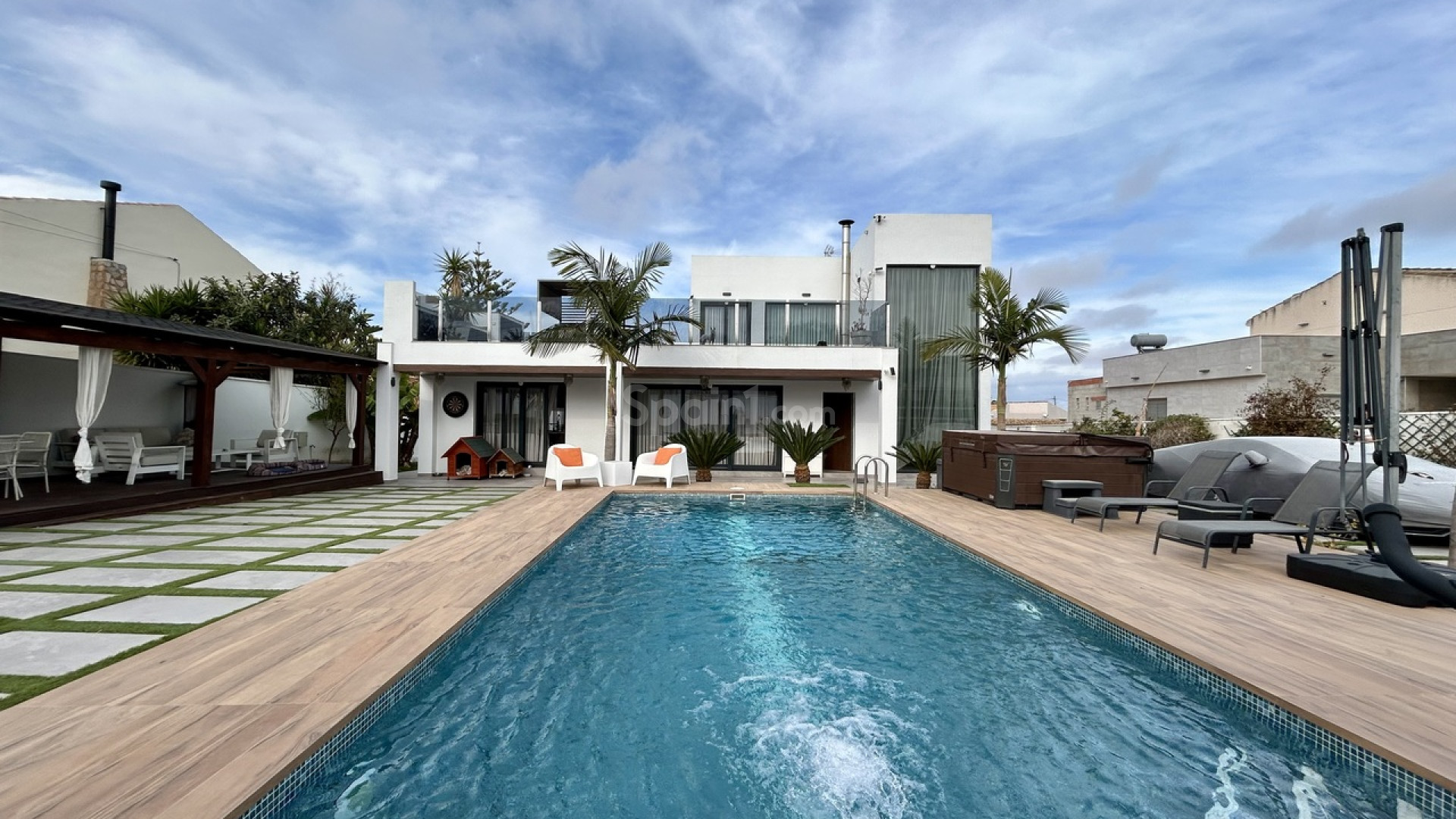 Resale - Villa -
Los Balcones