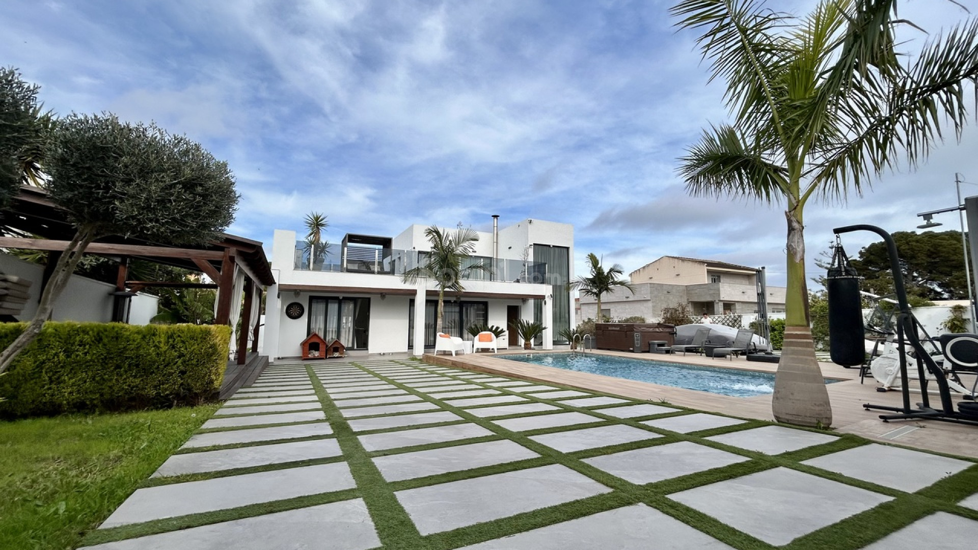 Resale - Villa -
Los Balcones