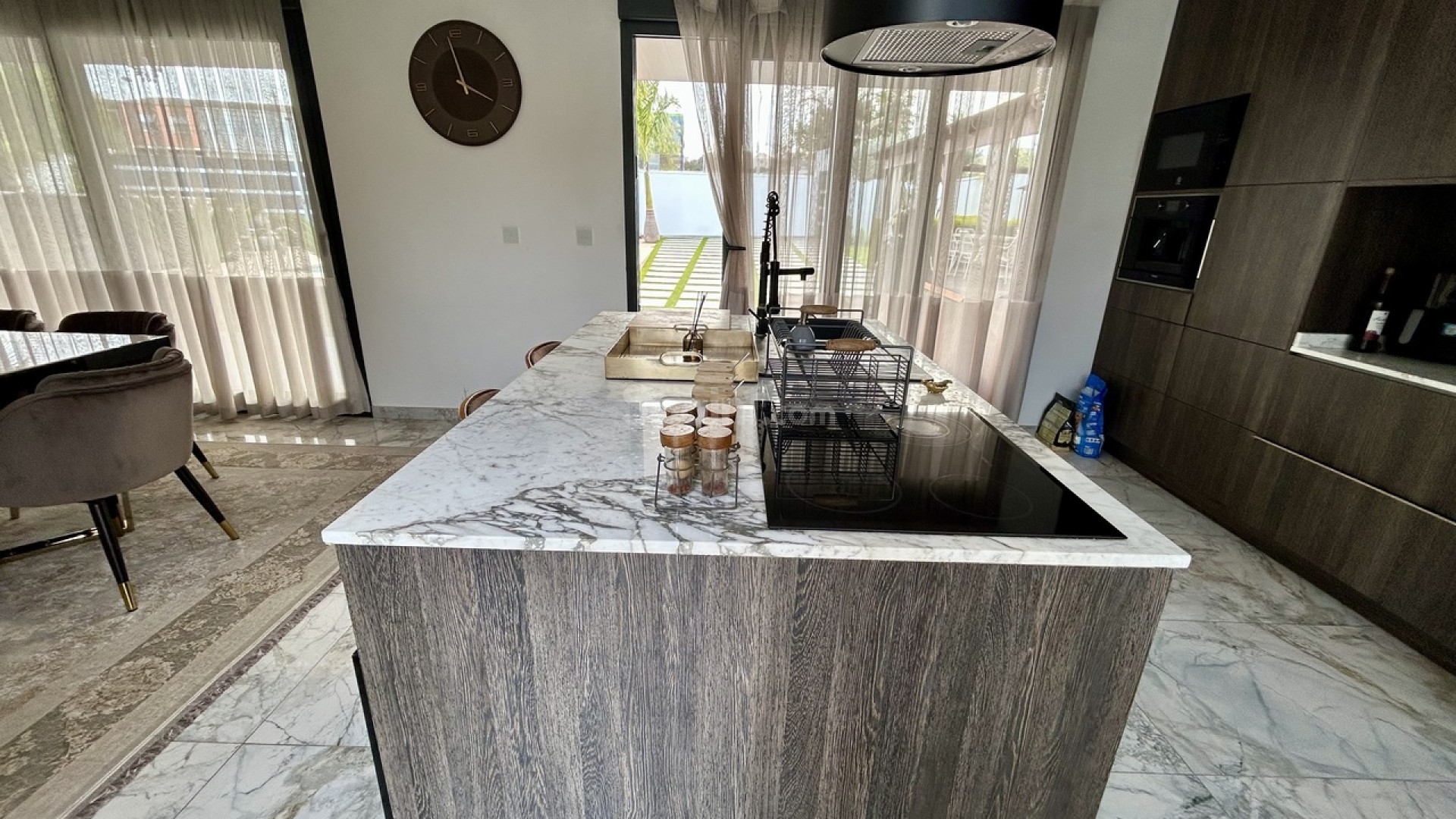 Resale - Villa -
Los Balcones