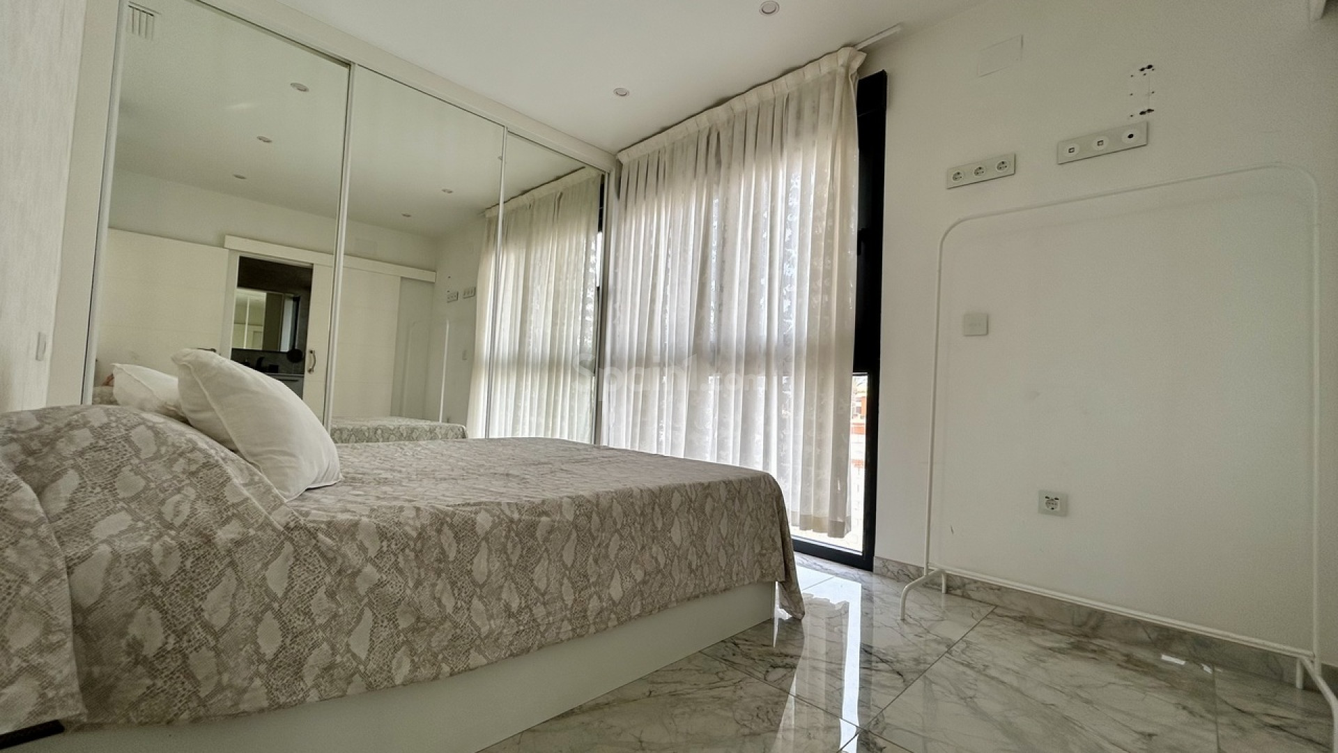 Resale - Villa -
Los Balcones