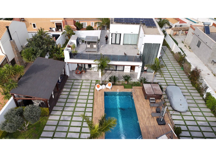 Resale - Villa -
Los Balcones