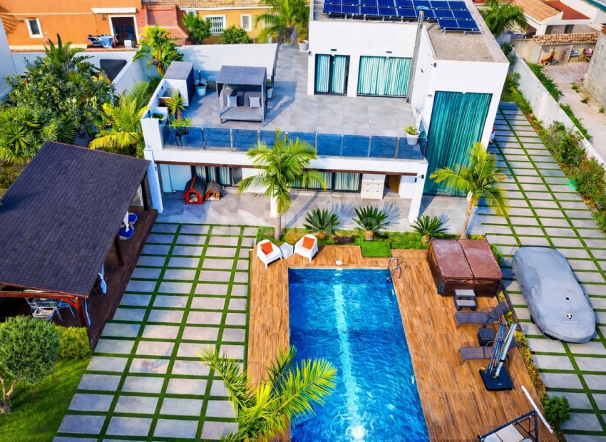 Resale - Villa -
Los Balcones