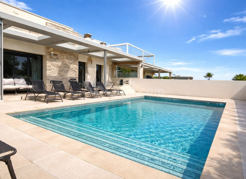 Resale - Villa -
Los Balcones