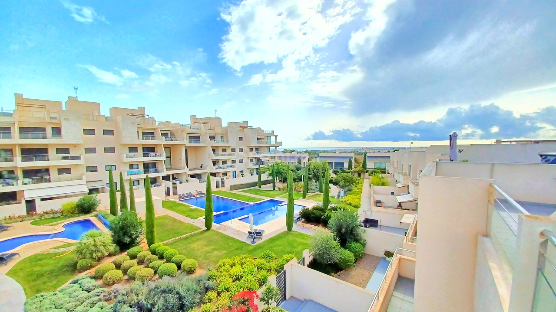 Resale - Villa -
Los Dolses