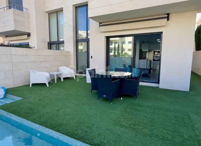 Resale - Villa -
Los Dolses