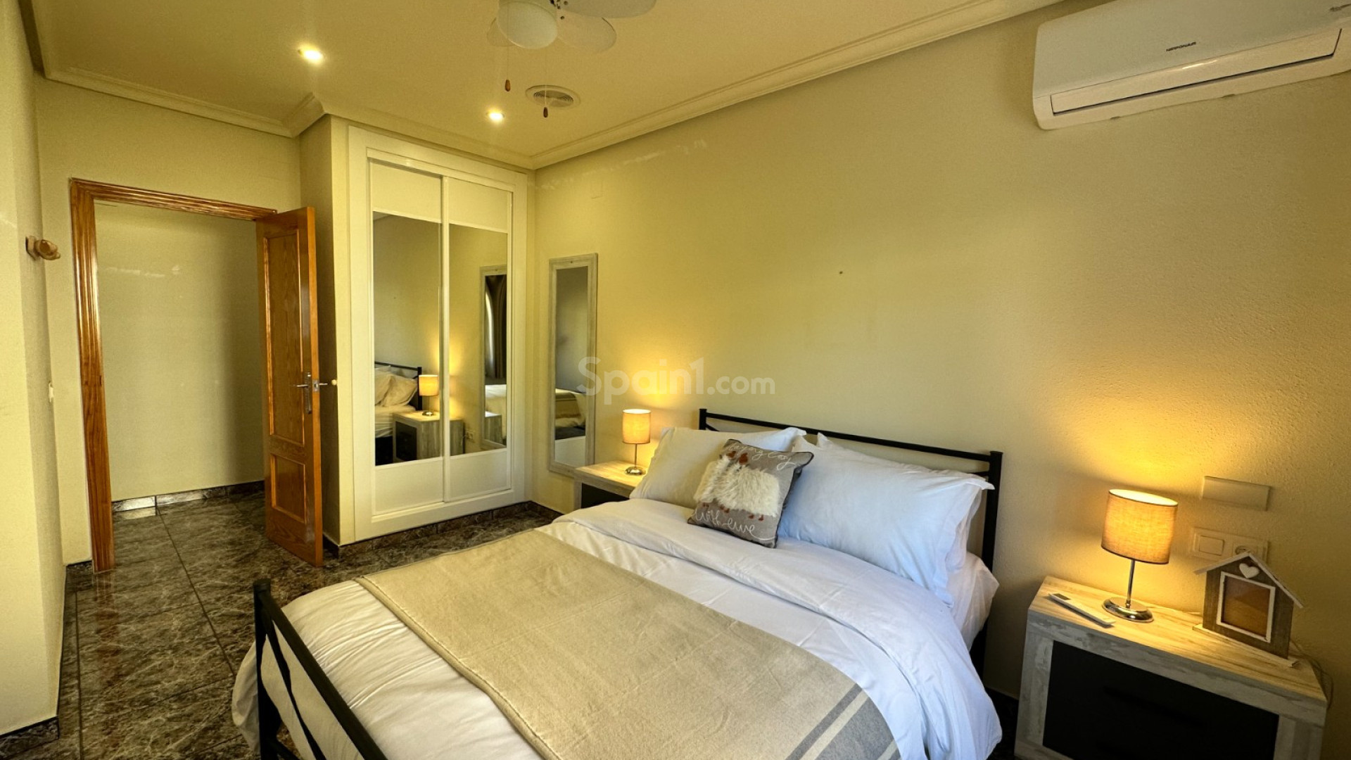 Resale - Villa -
ORIHUELA - Benferri