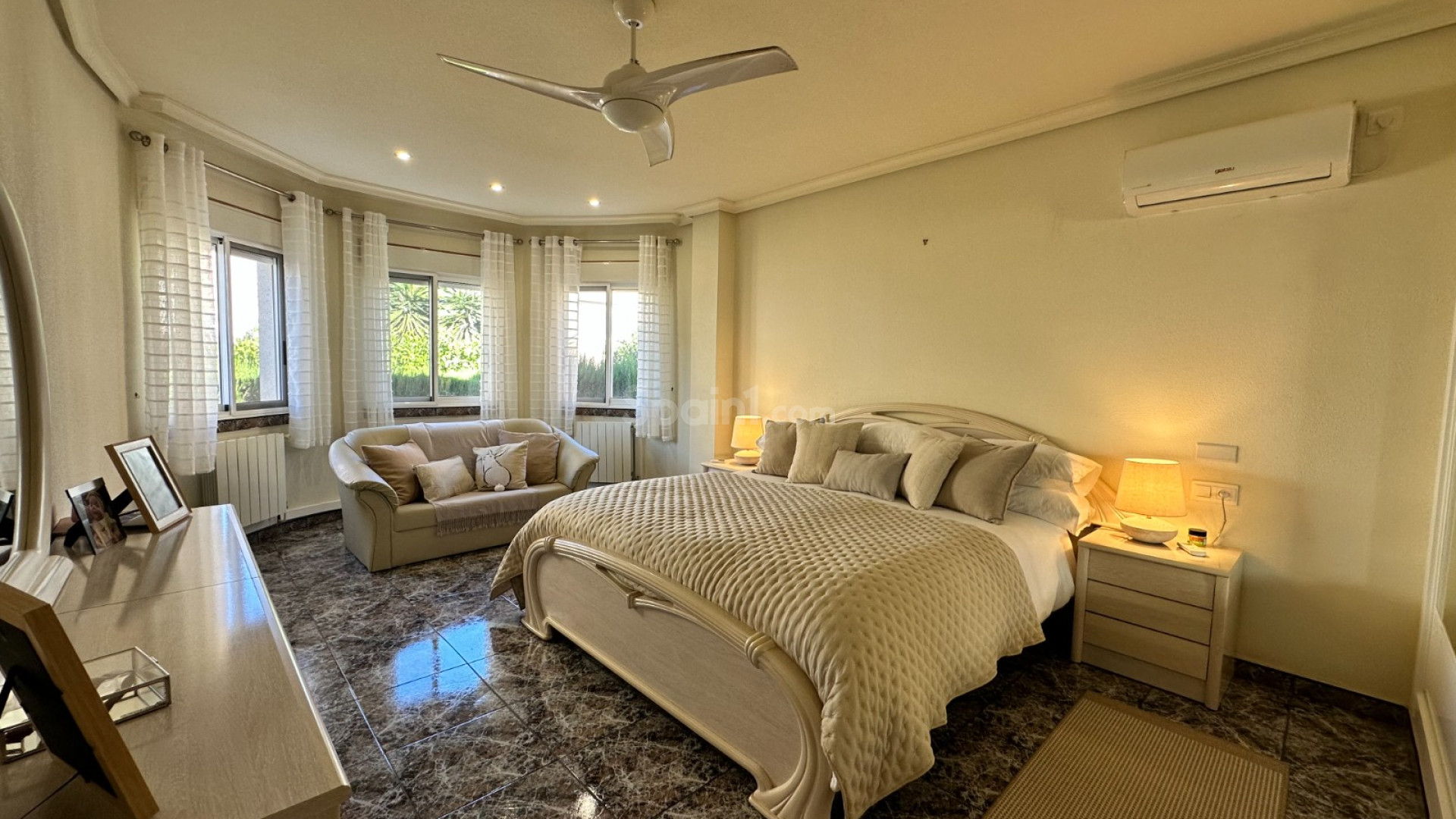 Resale - Villa -
ORIHUELA - Benferri