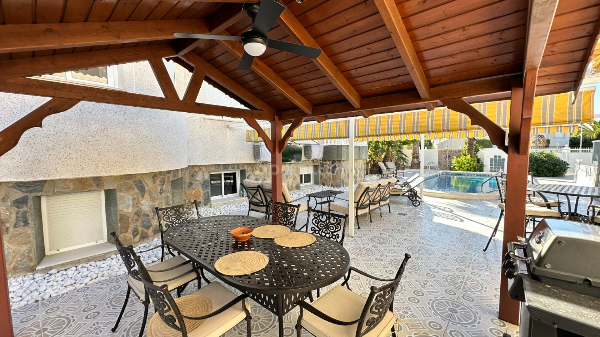 Resale - Villa -
ORIHUELA - Benferri