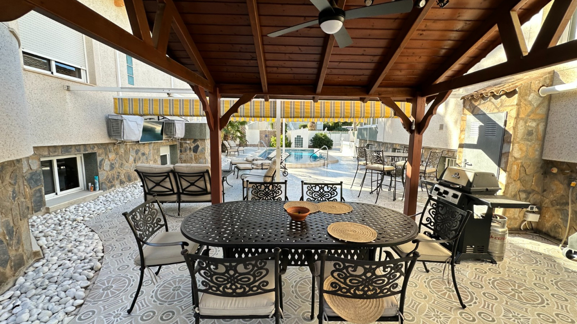 Resale - Villa -
ORIHUELA - Benferri