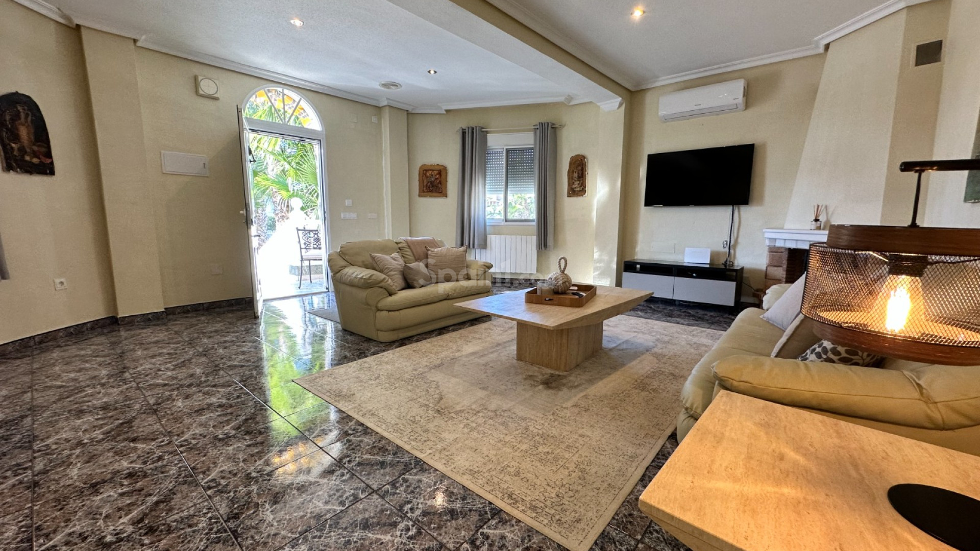 Resale - Villa -
ORIHUELA - Benferri