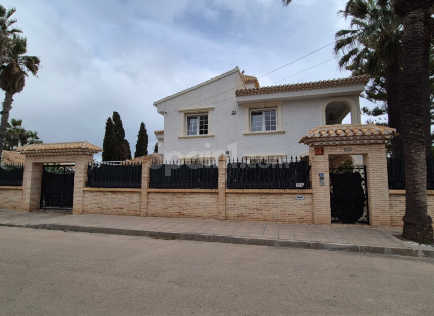 Resale - Villa -
Orihuela - Costa Blanca Sur
