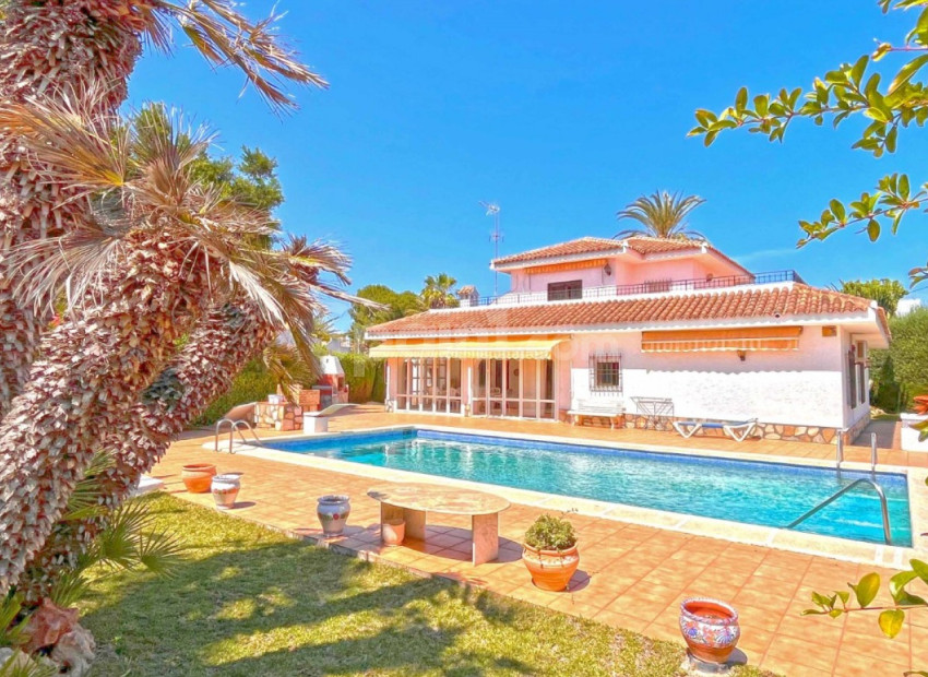 Resale - Villa -
Orihuela Costa - Cabo Roig
