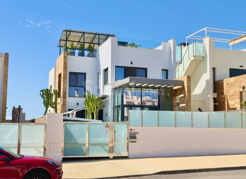 Resale - Villa -
Orihuela Costa - Cabo Roig