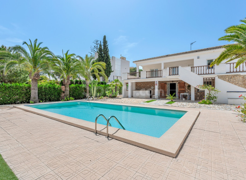 Resale - Villa -
Orihuela Costa - La Zenia