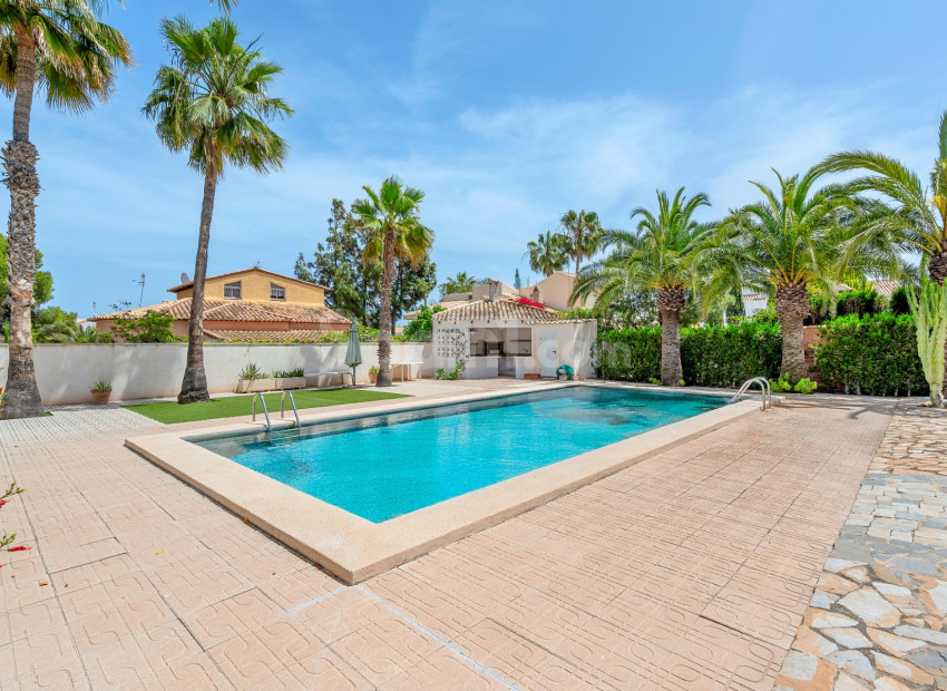 Resale - Villa -
Orihuela Costa - La Zenia