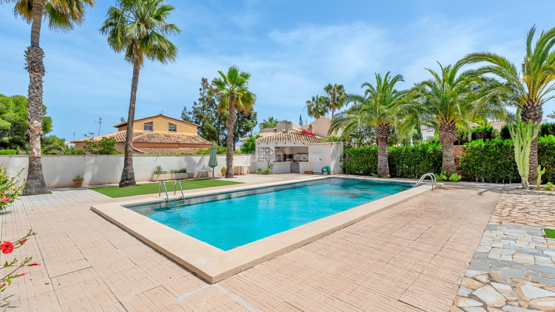 Resale - Villa -
Orihuela Costa - La Zenia