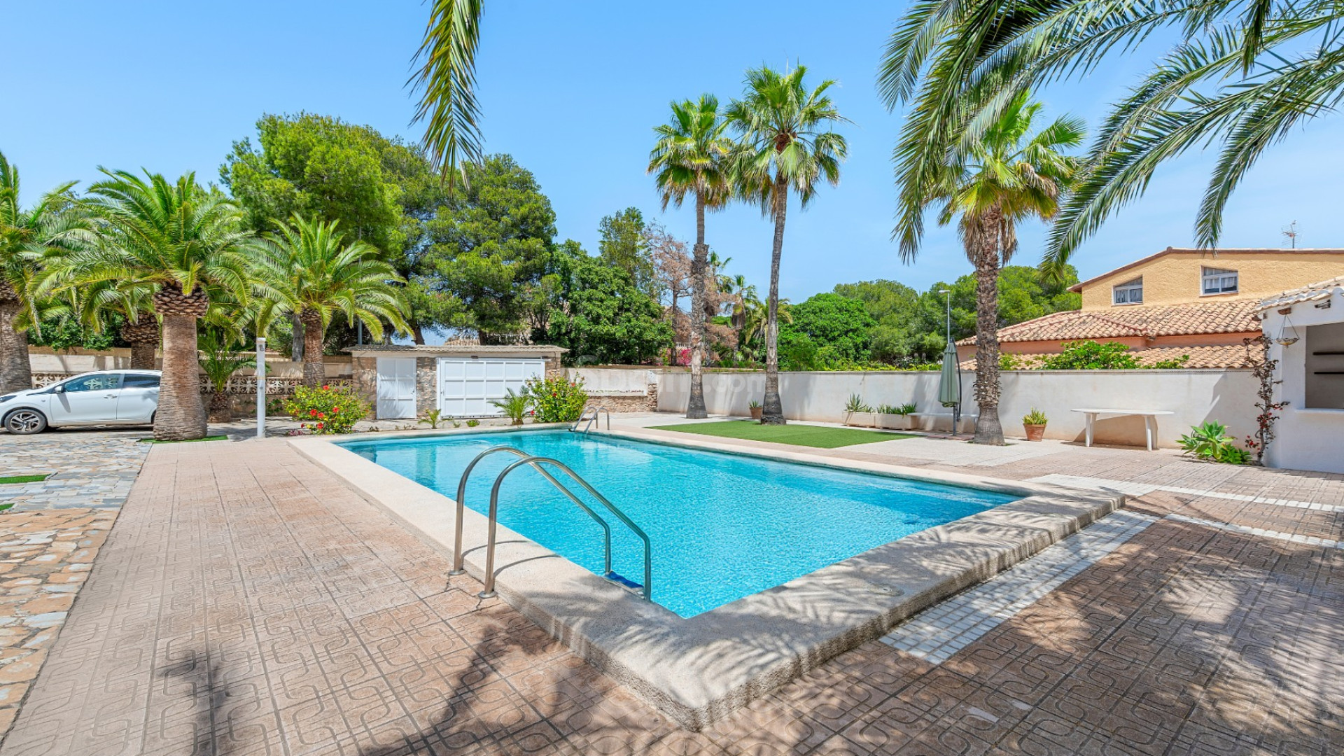 Resale - Villa -
Orihuela Costa - La Zenia