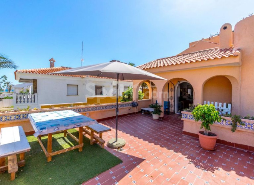 Resale - Villa -
Orihuela Costa - La Zenia