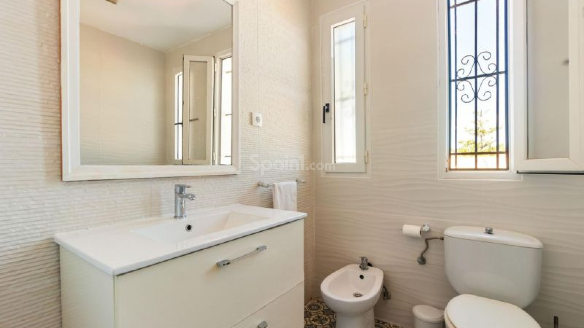 Resale - Villa -
Orihuela Costa - La Zenia