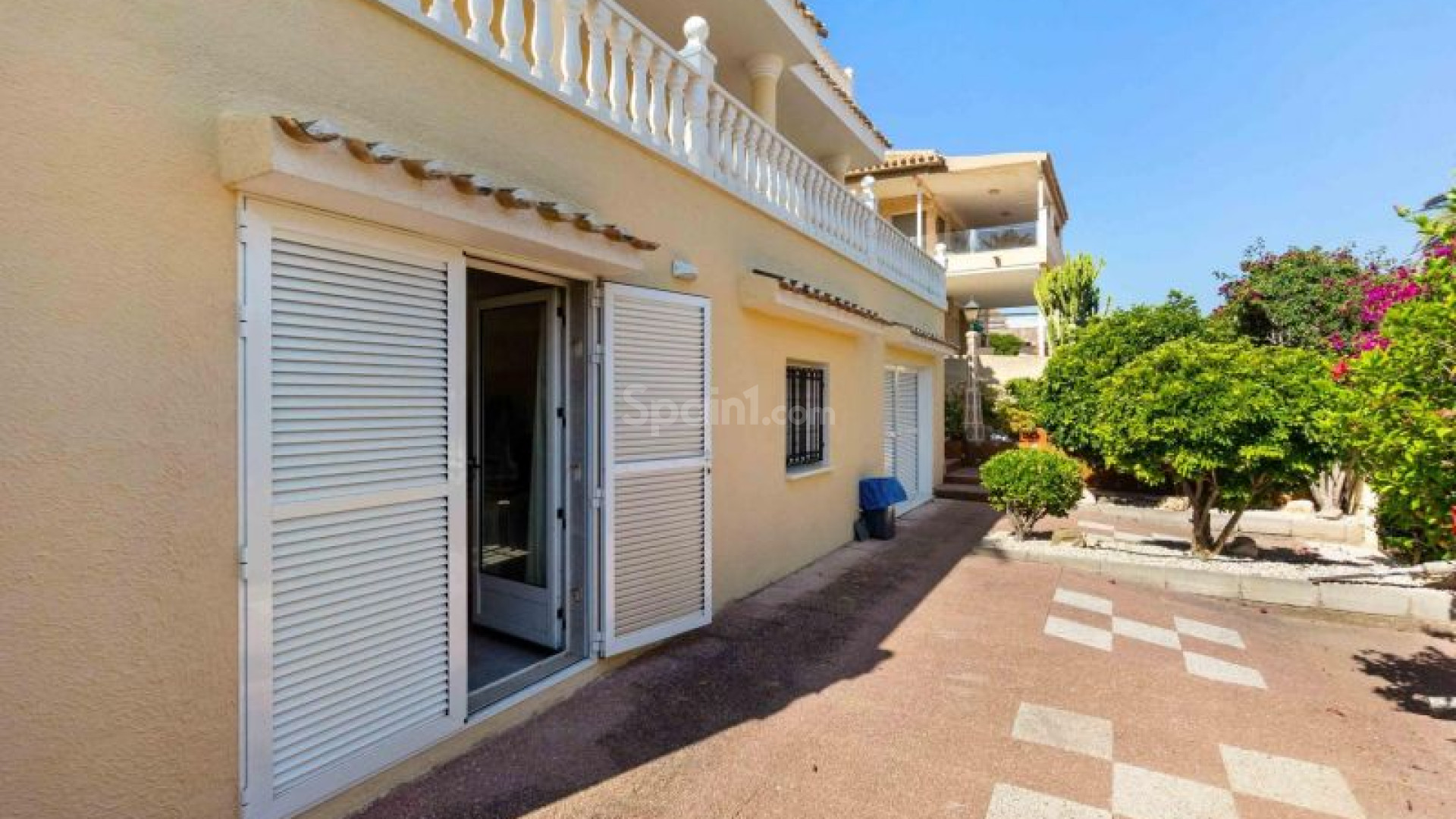 Resale - Villa -
Orihuela Costa - La Zenia
