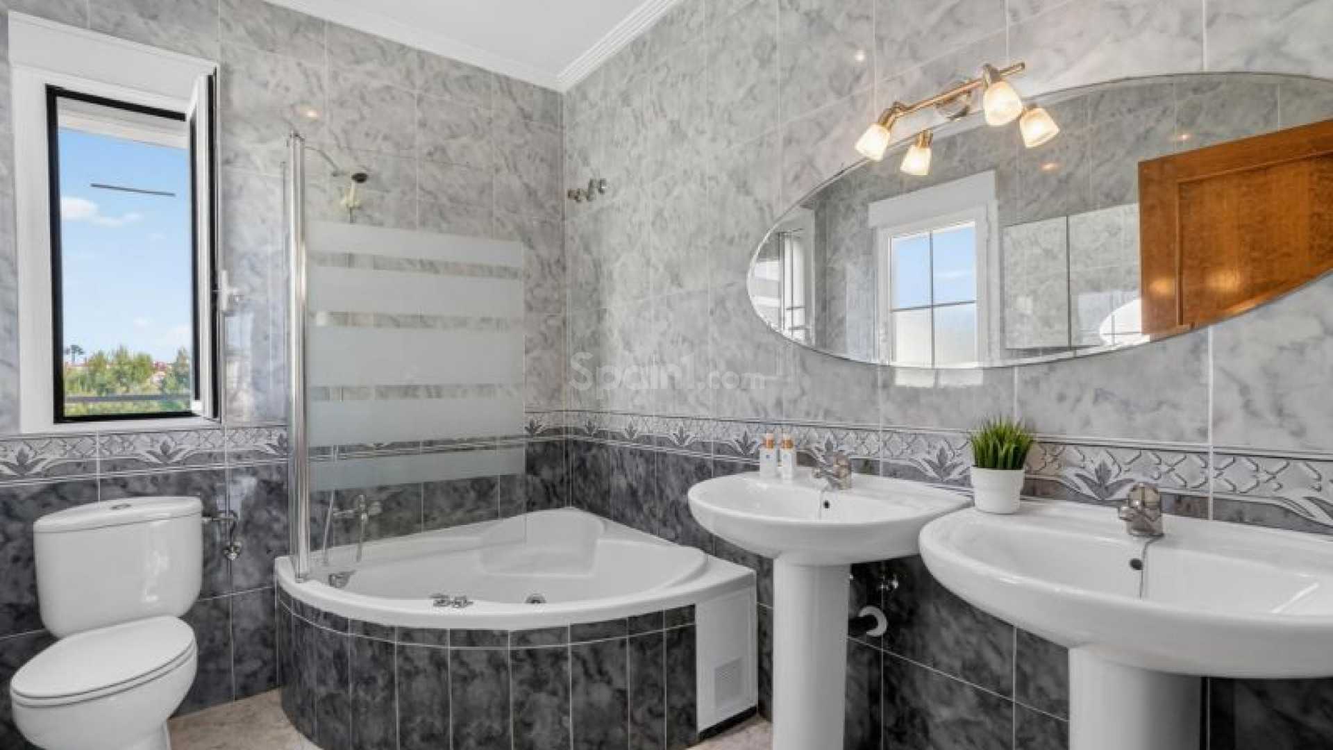 Resale - Villa -
Orihuela Costa - La Zenia