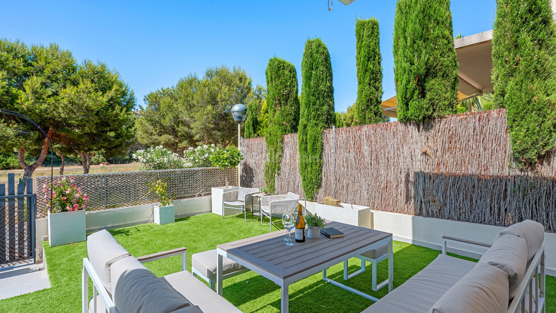 Resale - Villa -
Orihuela Costa - La Zenia