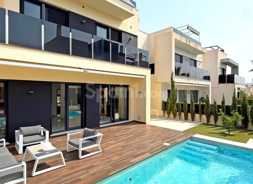 Resale - Villa -
Orihuela Costa - Lomas de Cabo Roig