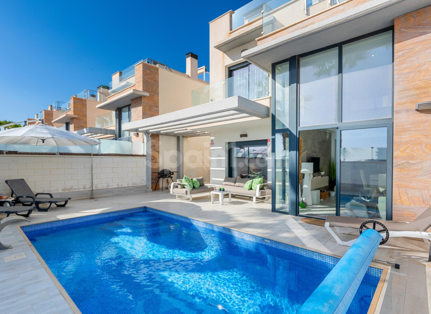 Resale - Villa -
Orihuela Costa - Lomas de Cabo Roig